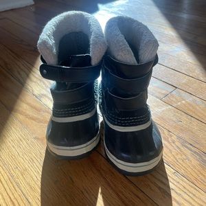 Sorel toddler snow boots, size 7, worn 3x. EUC.